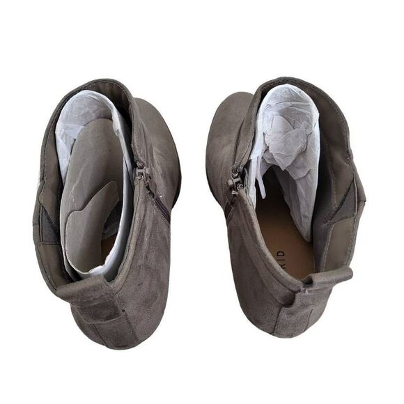 New Torrid Faux Suede Buckle Taupe Ankle Boot Size 10W - Picture 7 of 14